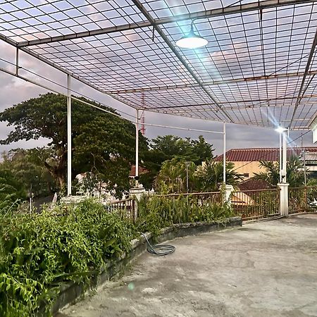 Telu Telu Solo Hotel Bagian luar foto