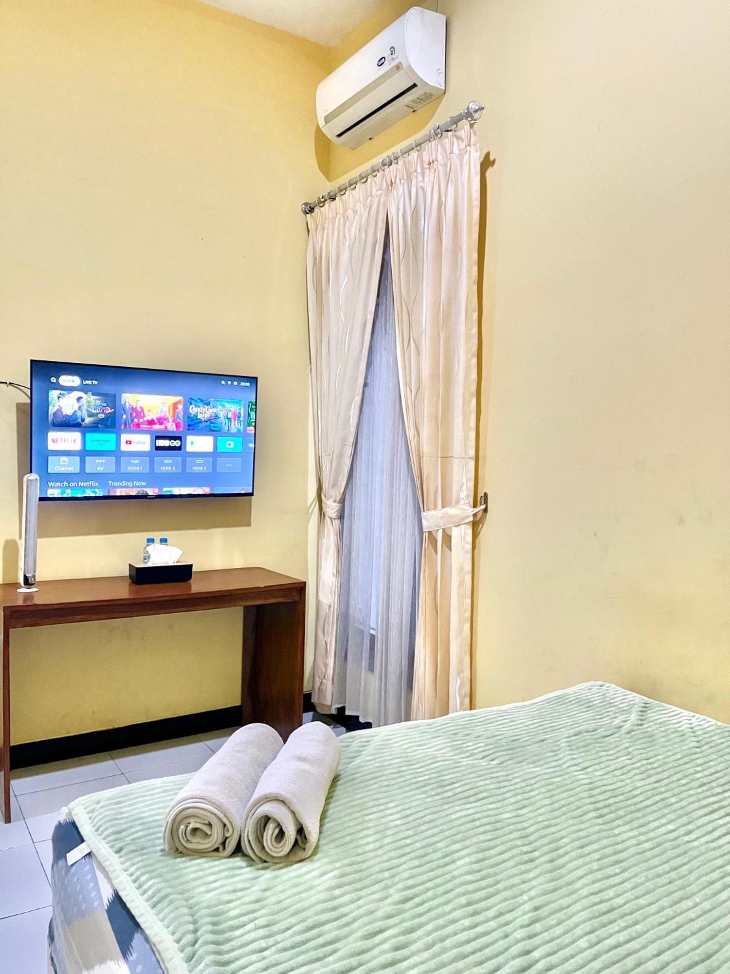 Telu Telu Solo Hotel Bagian luar foto