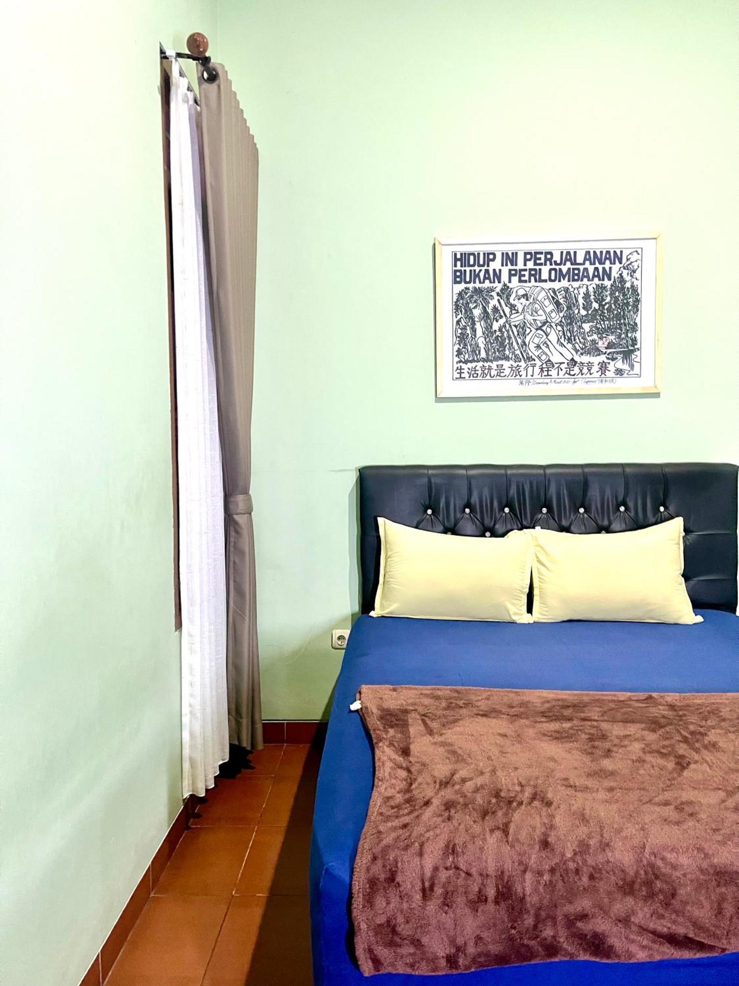 Telu Telu Solo Hotel Bagian luar foto