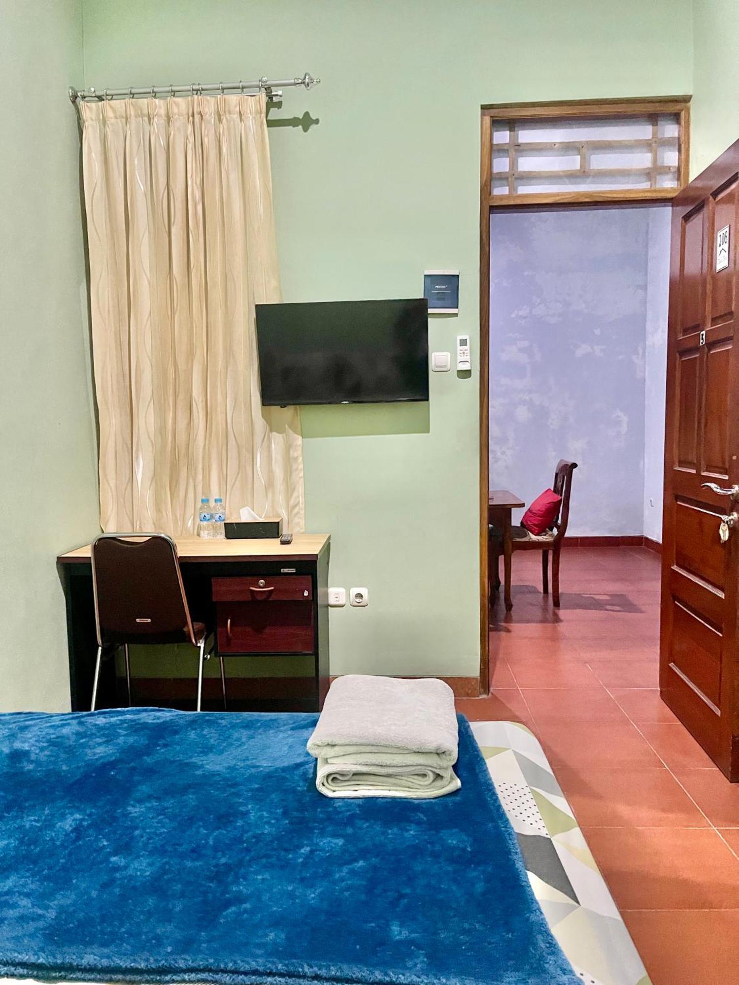 Telu Telu Solo Hotel Bagian luar foto