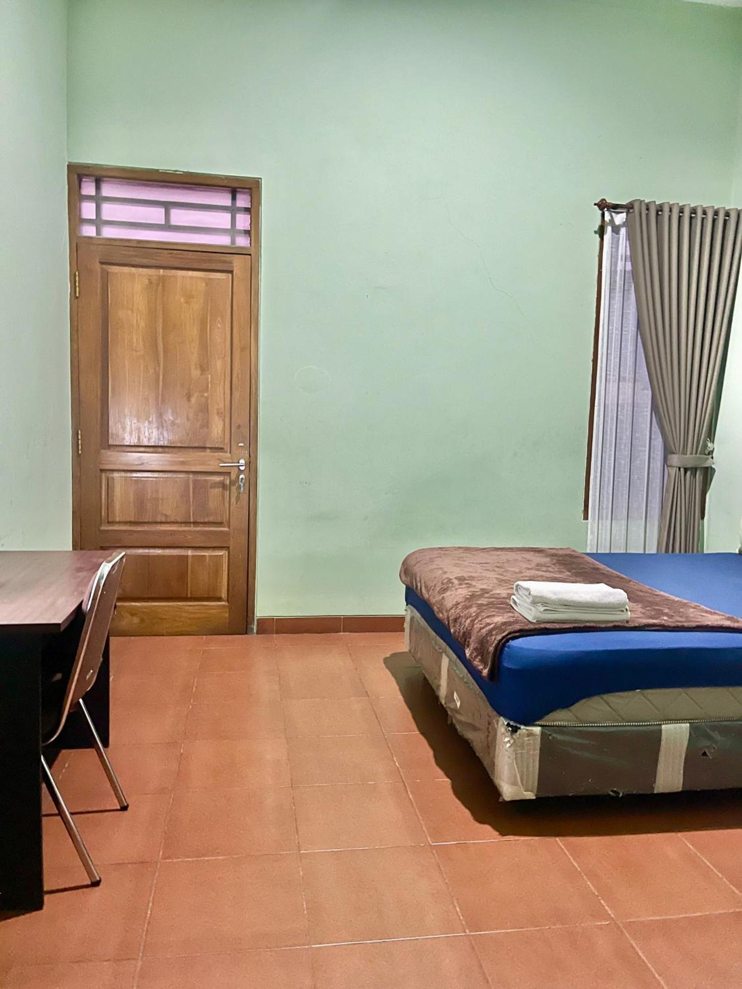 Telu Telu Solo Hotel Bagian luar foto