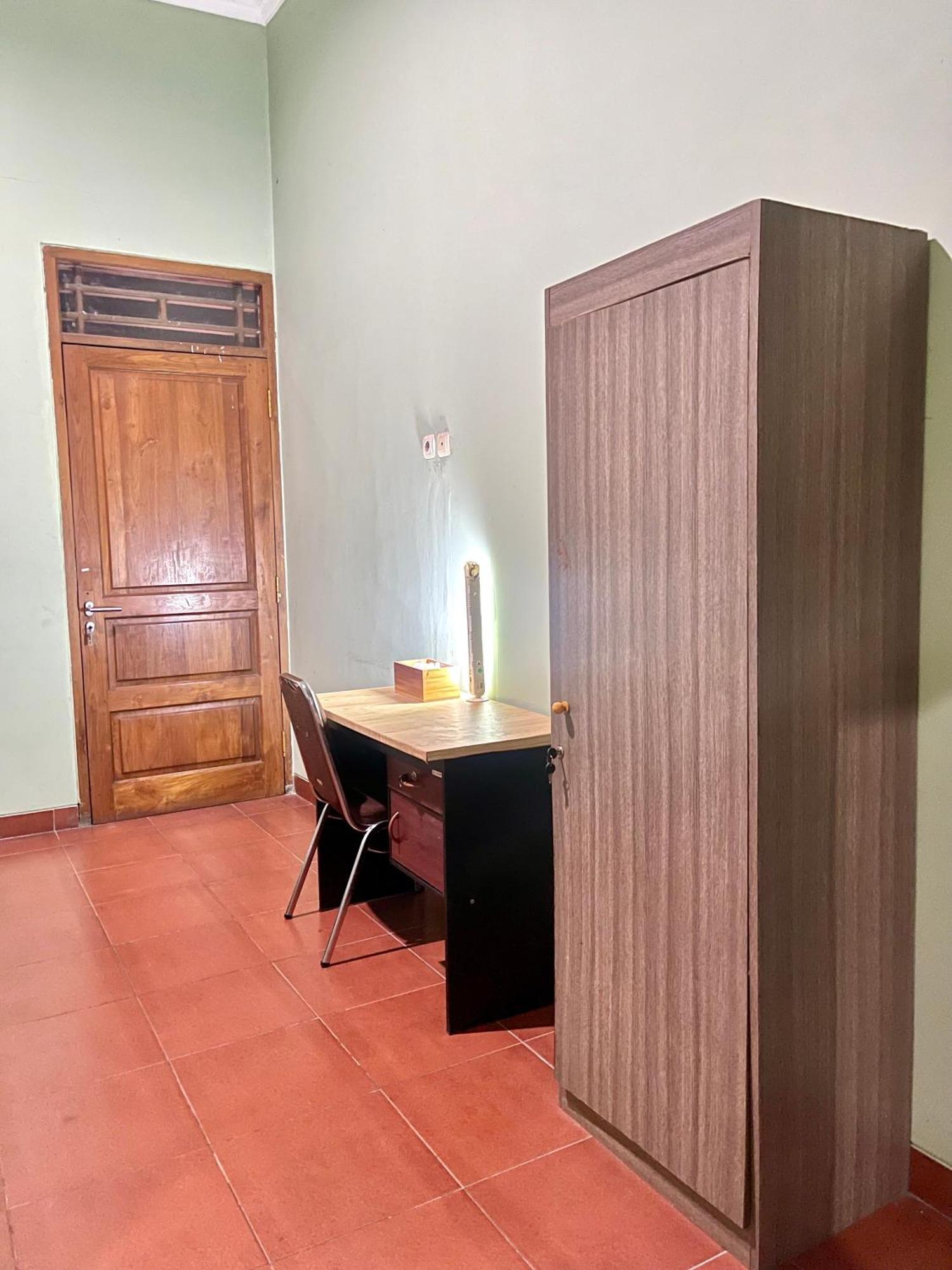 Telu Telu Solo Hotel Bagian luar foto