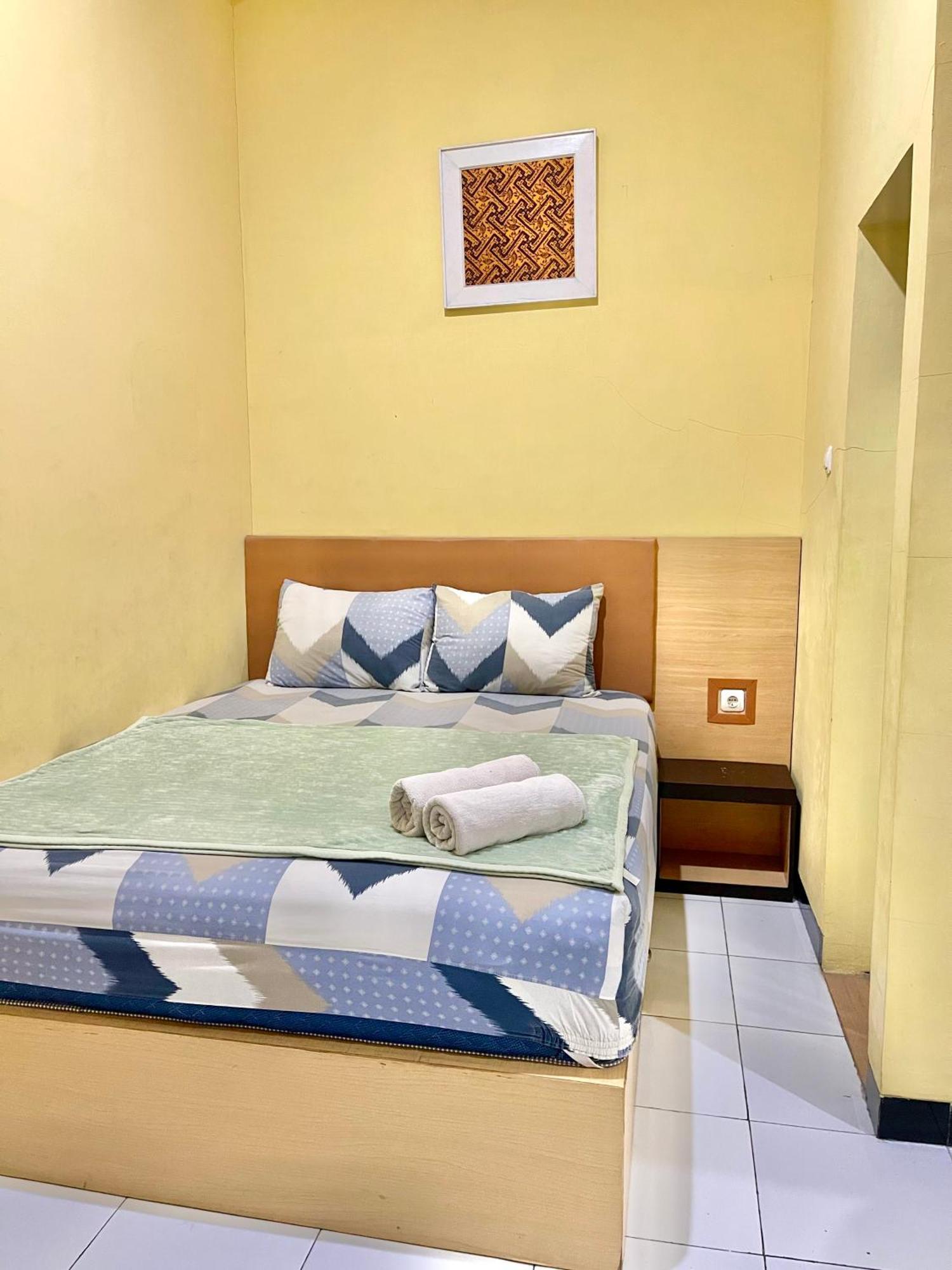 Telu Telu Solo Hotel Bagian luar foto