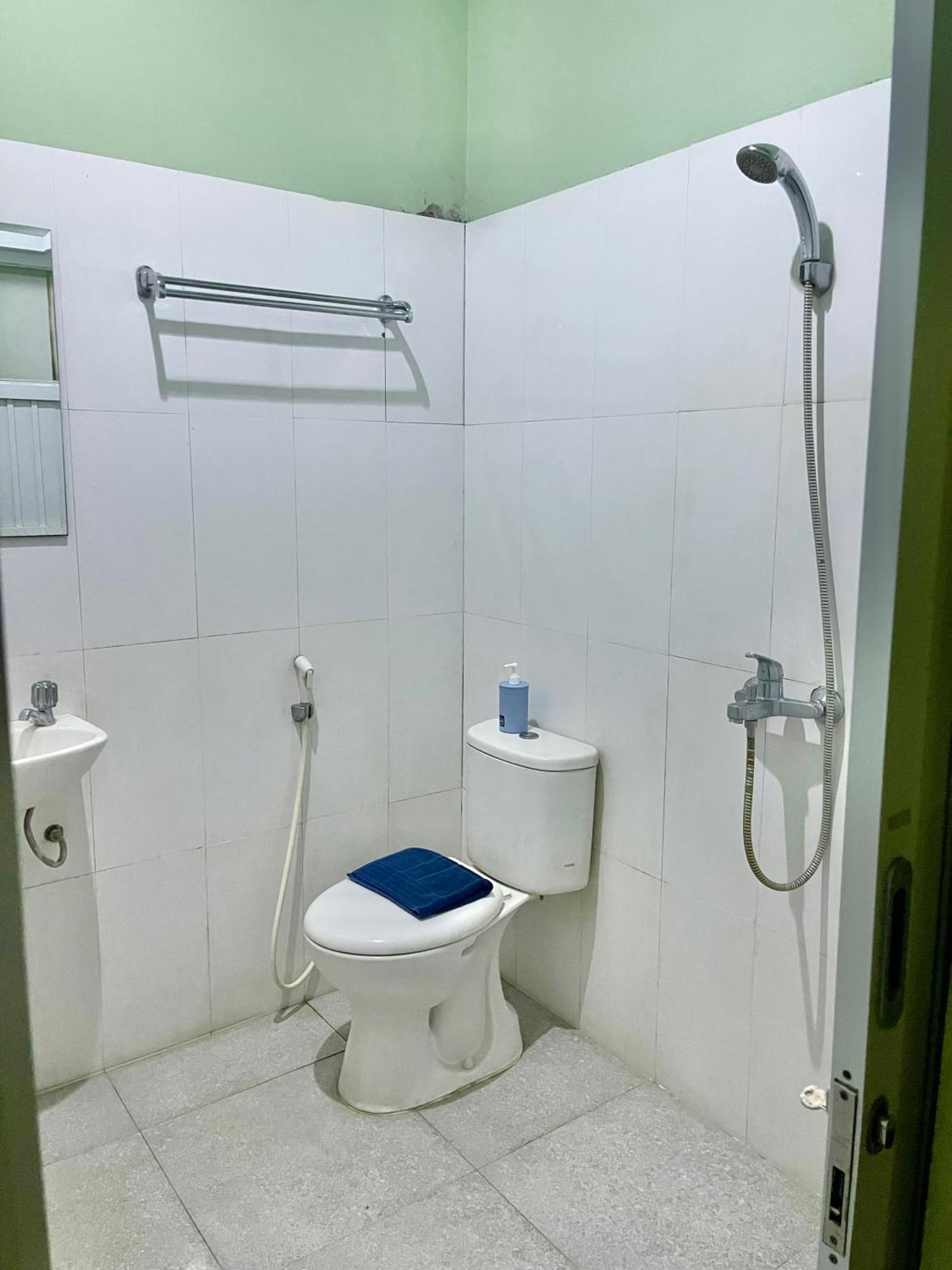 Telu Telu Solo Hotel Bagian luar foto