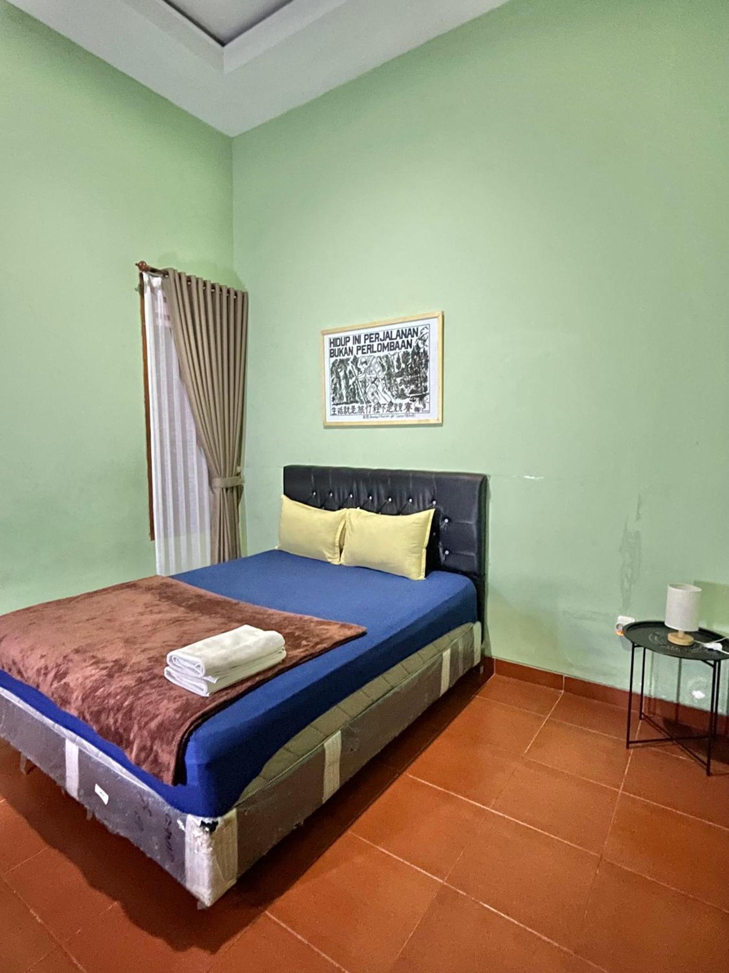 Telu Telu Solo Hotel Bagian luar foto