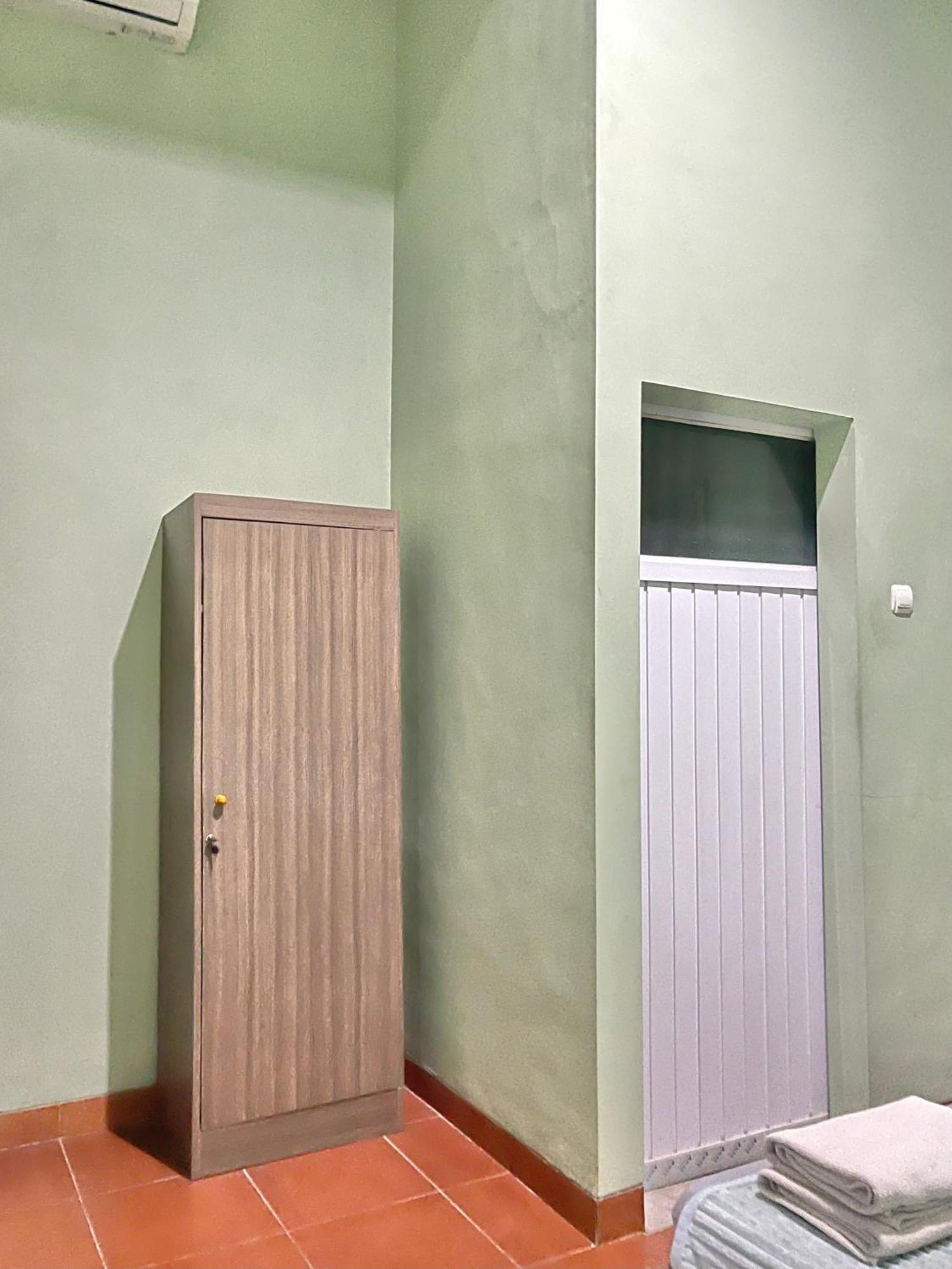 Telu Telu Solo Hotel Bagian luar foto