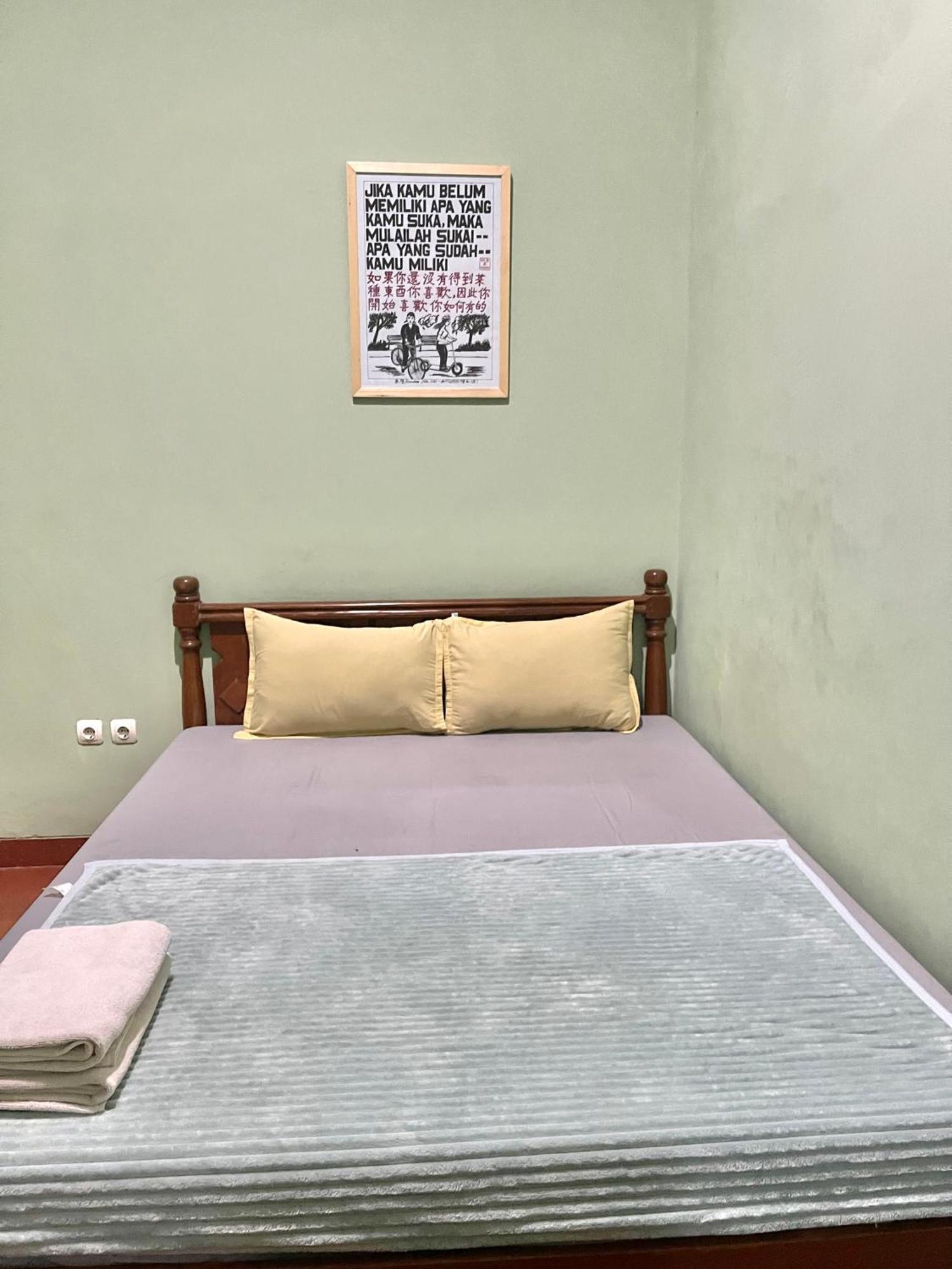 Telu Telu Solo Hotel Bagian luar foto