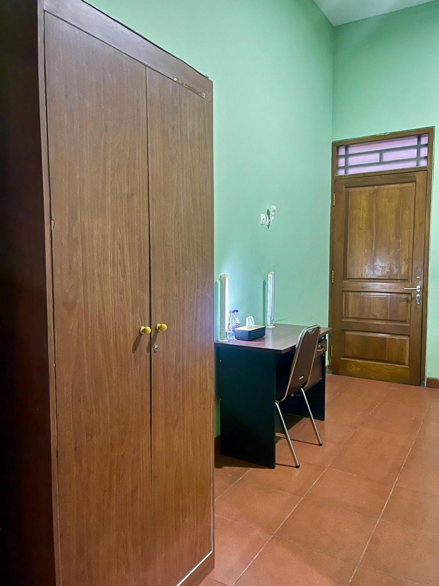Telu Telu Solo Hotel Bagian luar foto
