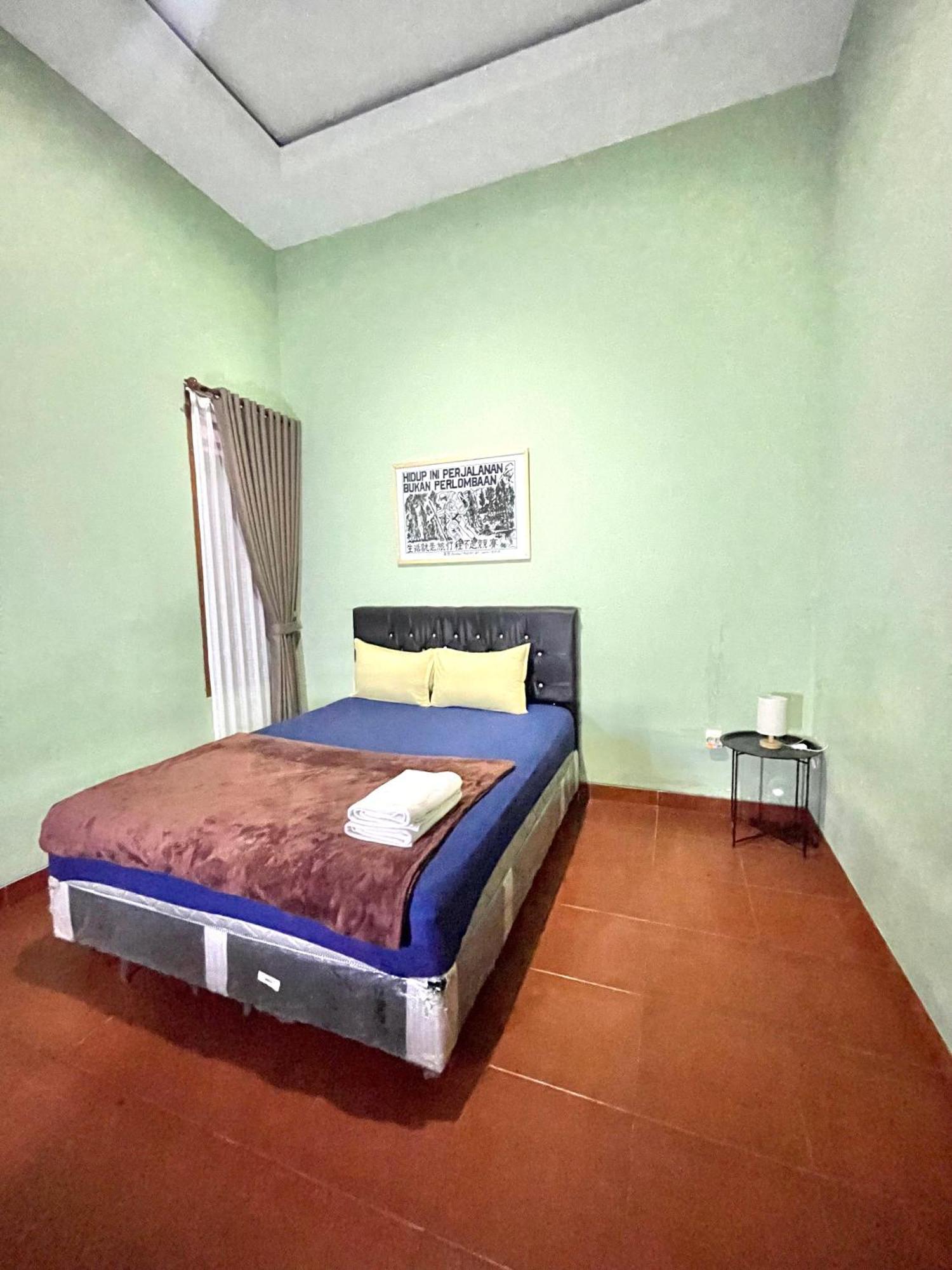 Telu Telu Solo Hotel Bagian luar foto