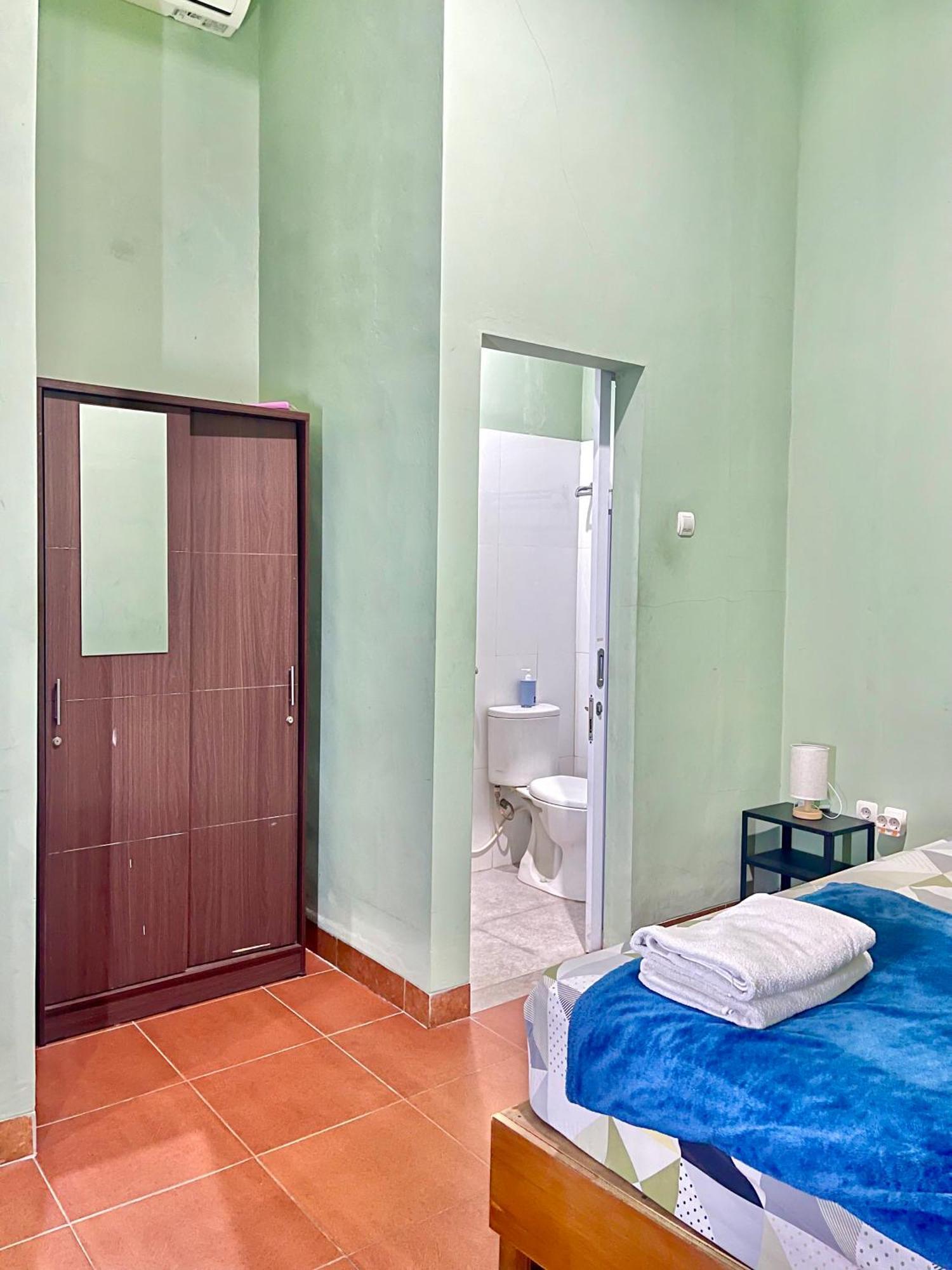 Telu Telu Solo Hotel Bagian luar foto