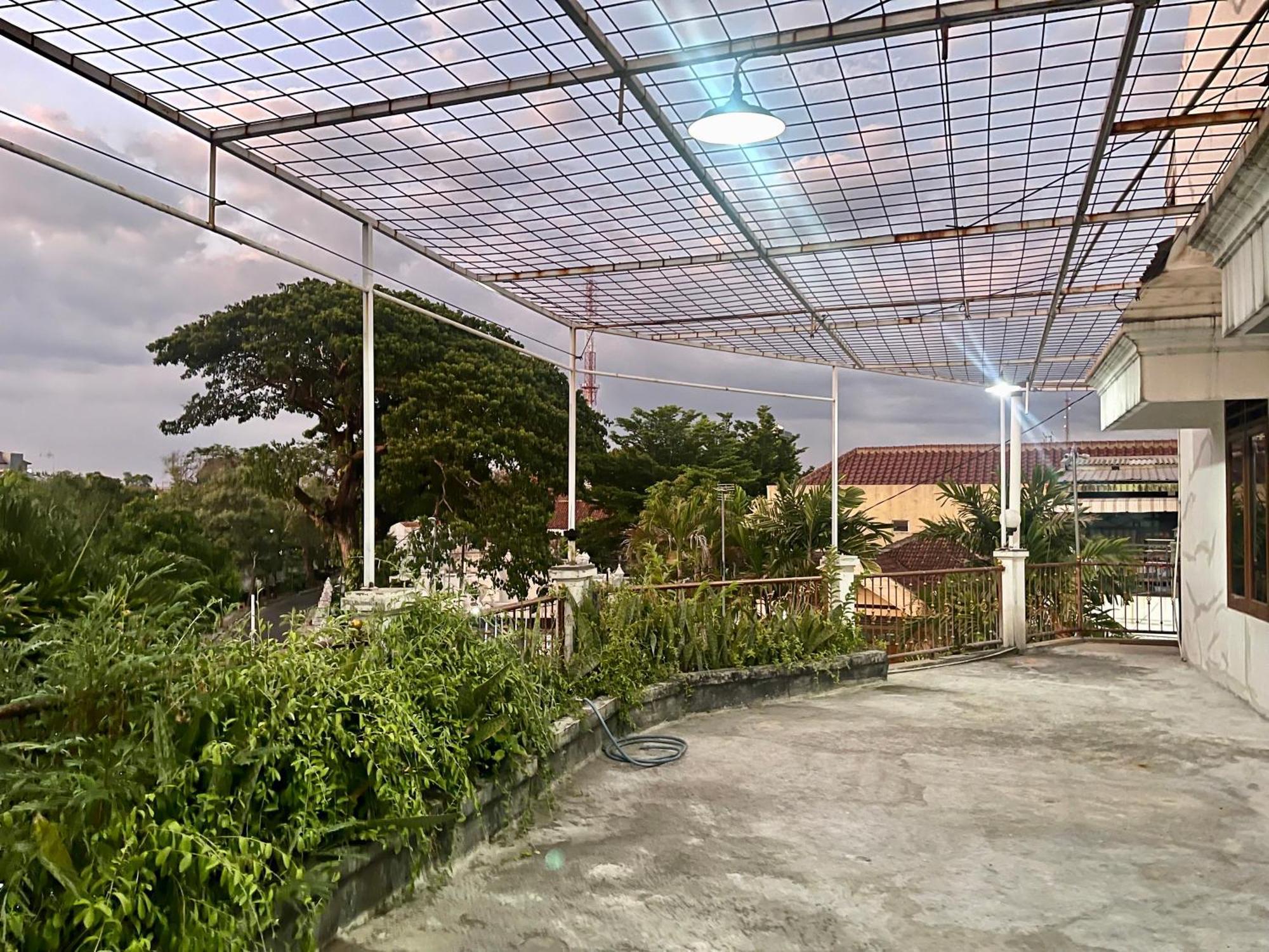Telu Telu Solo Hotel Bagian luar foto