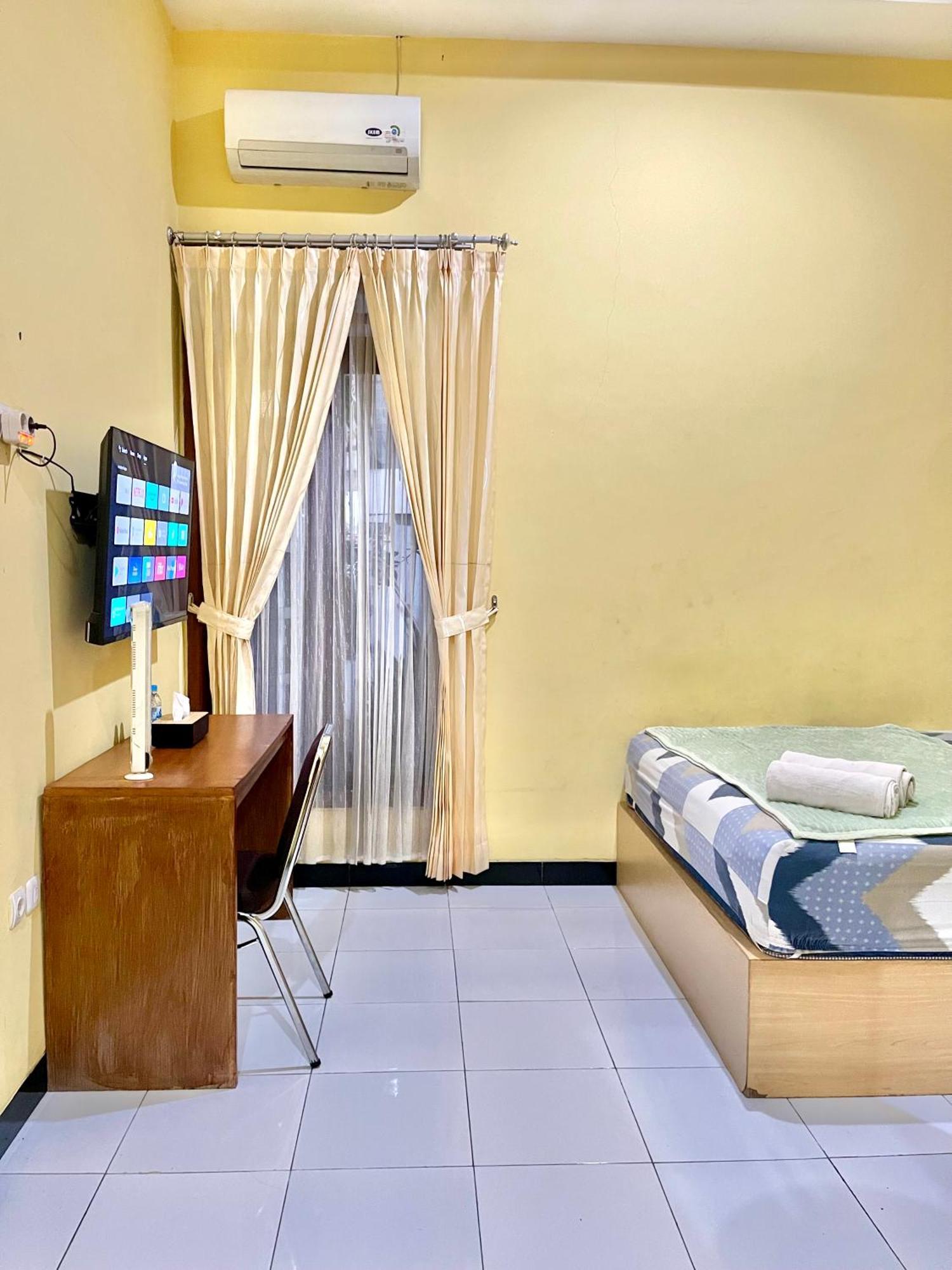 Telu Telu Solo Hotel Bagian luar foto