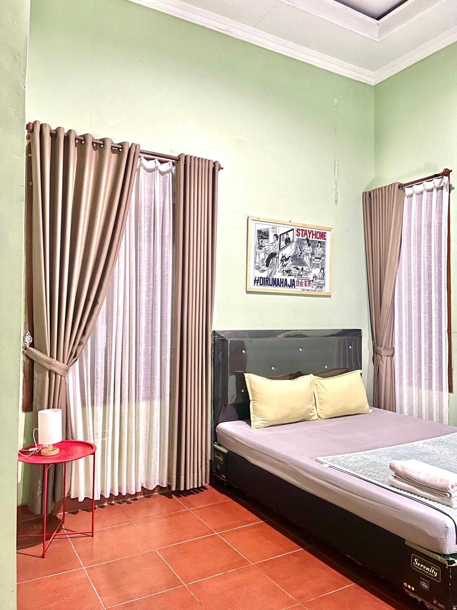 Telu Telu Solo Hotel Bagian luar foto