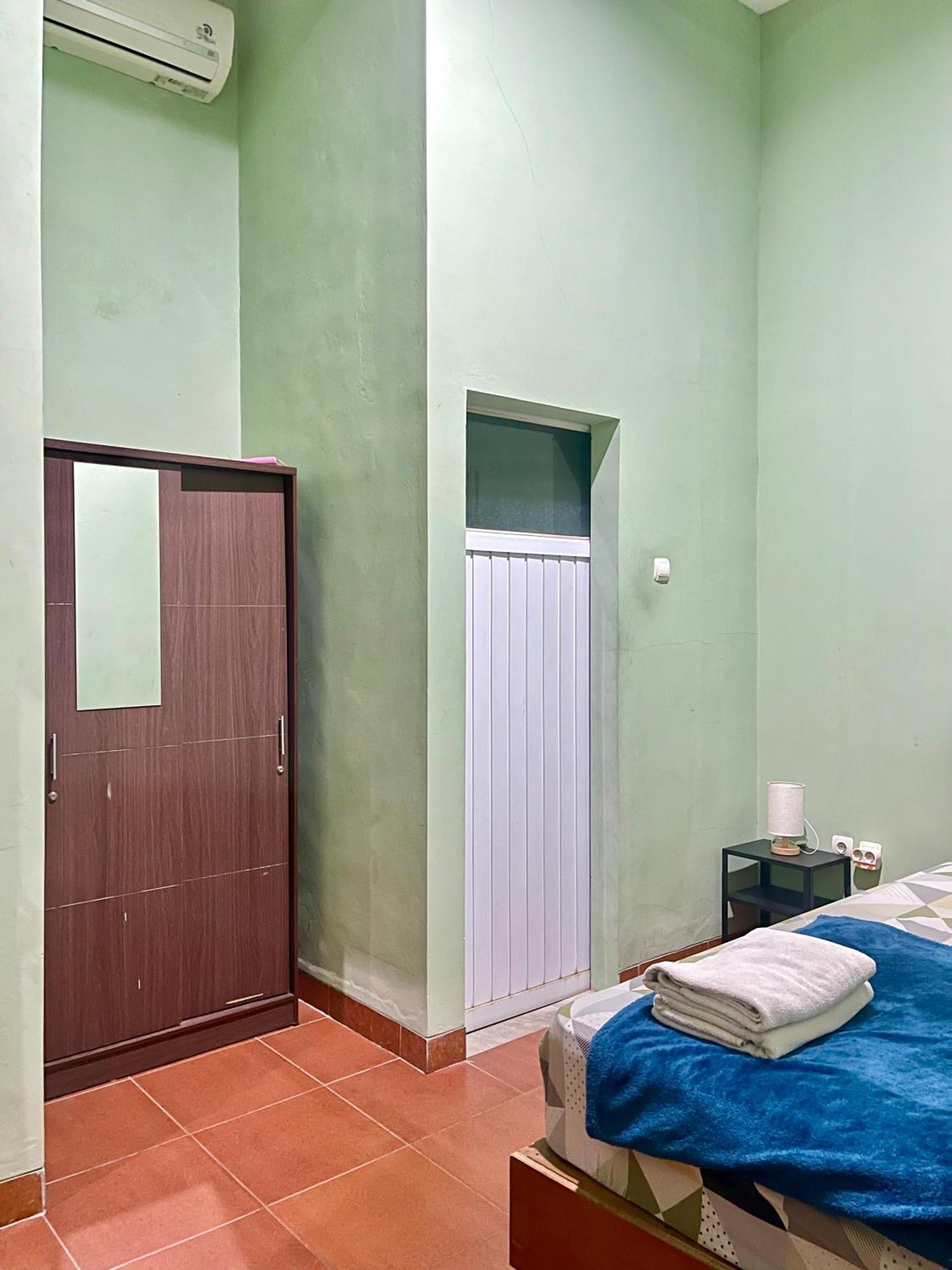 Telu Telu Solo Hotel Bagian luar foto