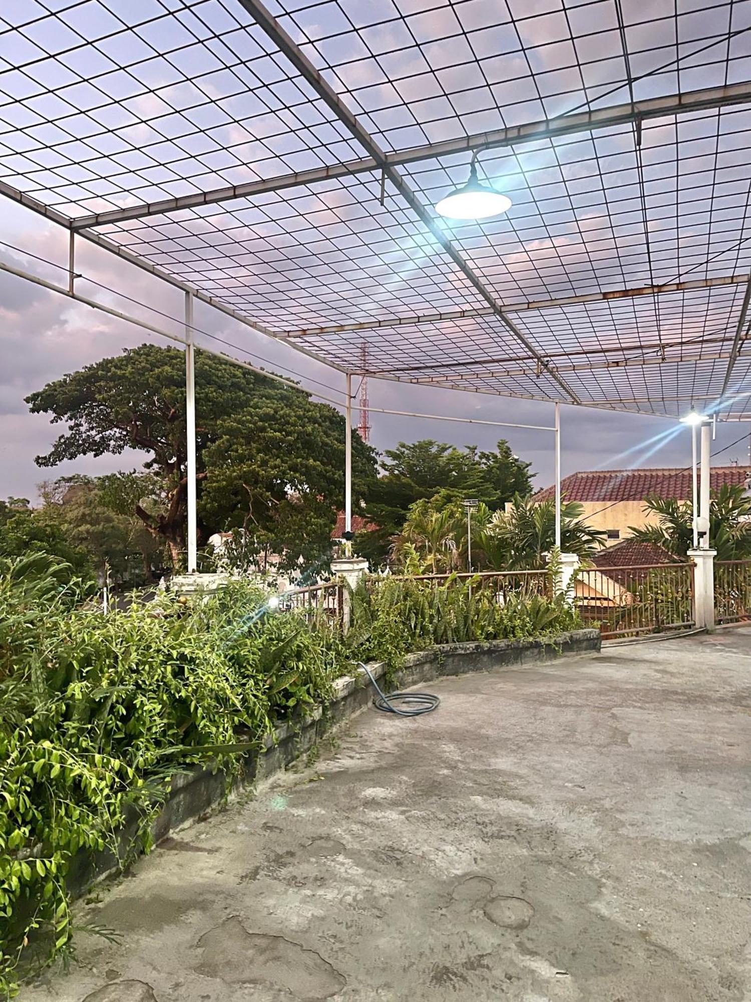 Telu Telu Solo Hotel Bagian luar foto