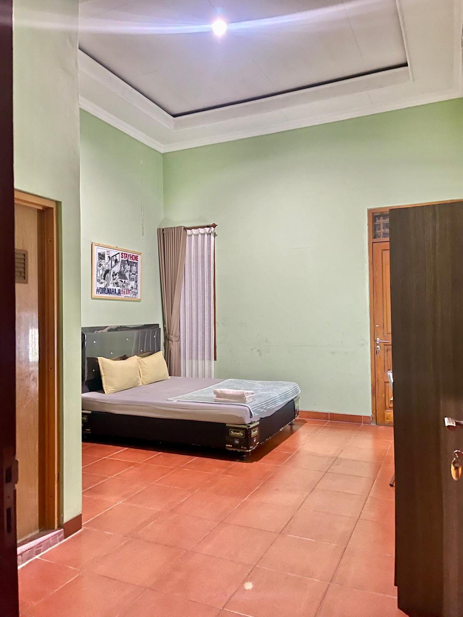 Telu Telu Solo Hotel Bagian luar foto