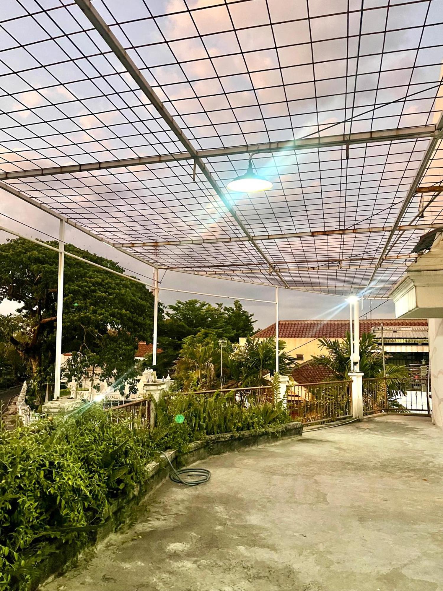 Telu Telu Solo Hotel Bagian luar foto