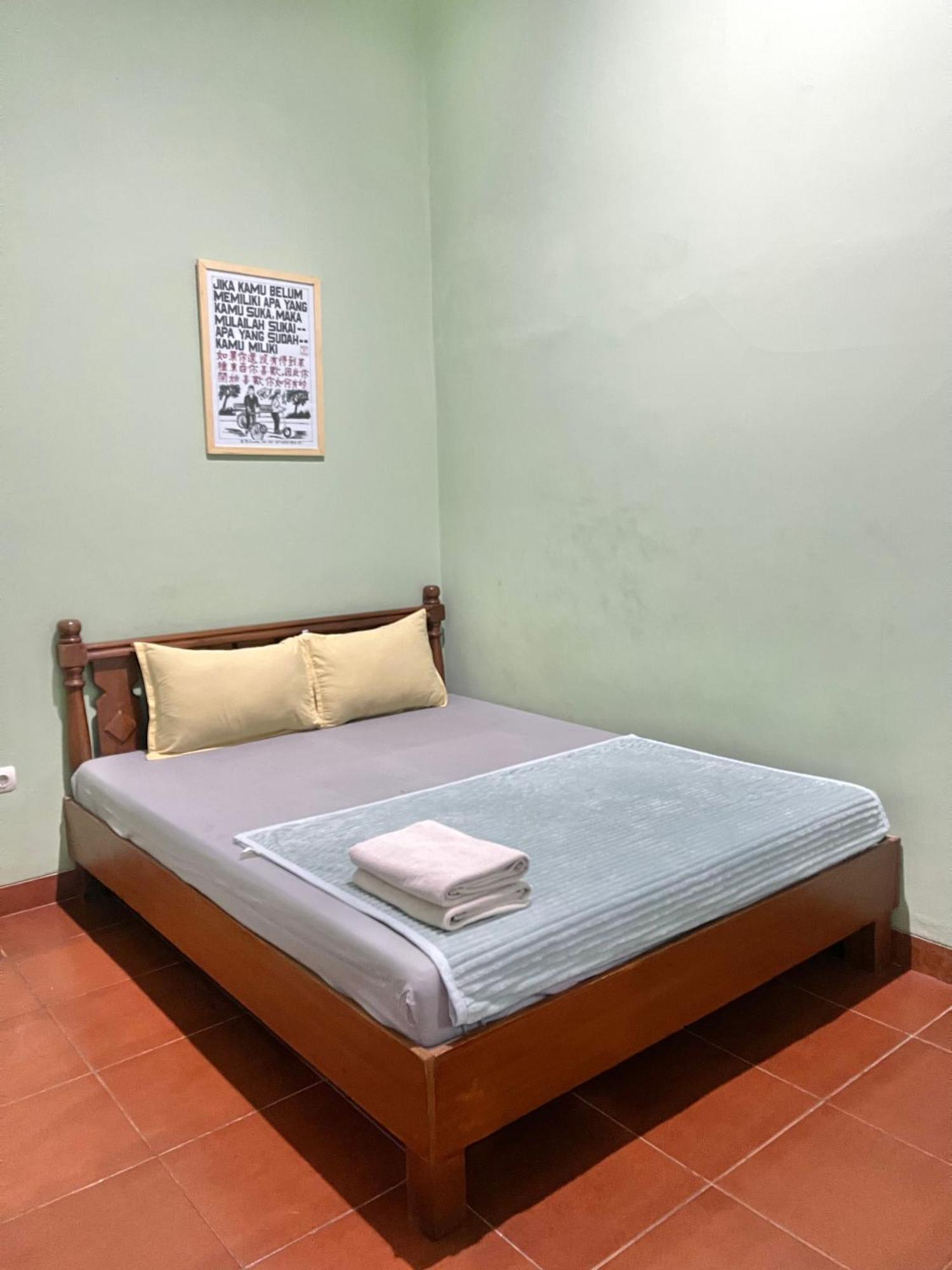 Telu Telu Solo Hotel Bagian luar foto